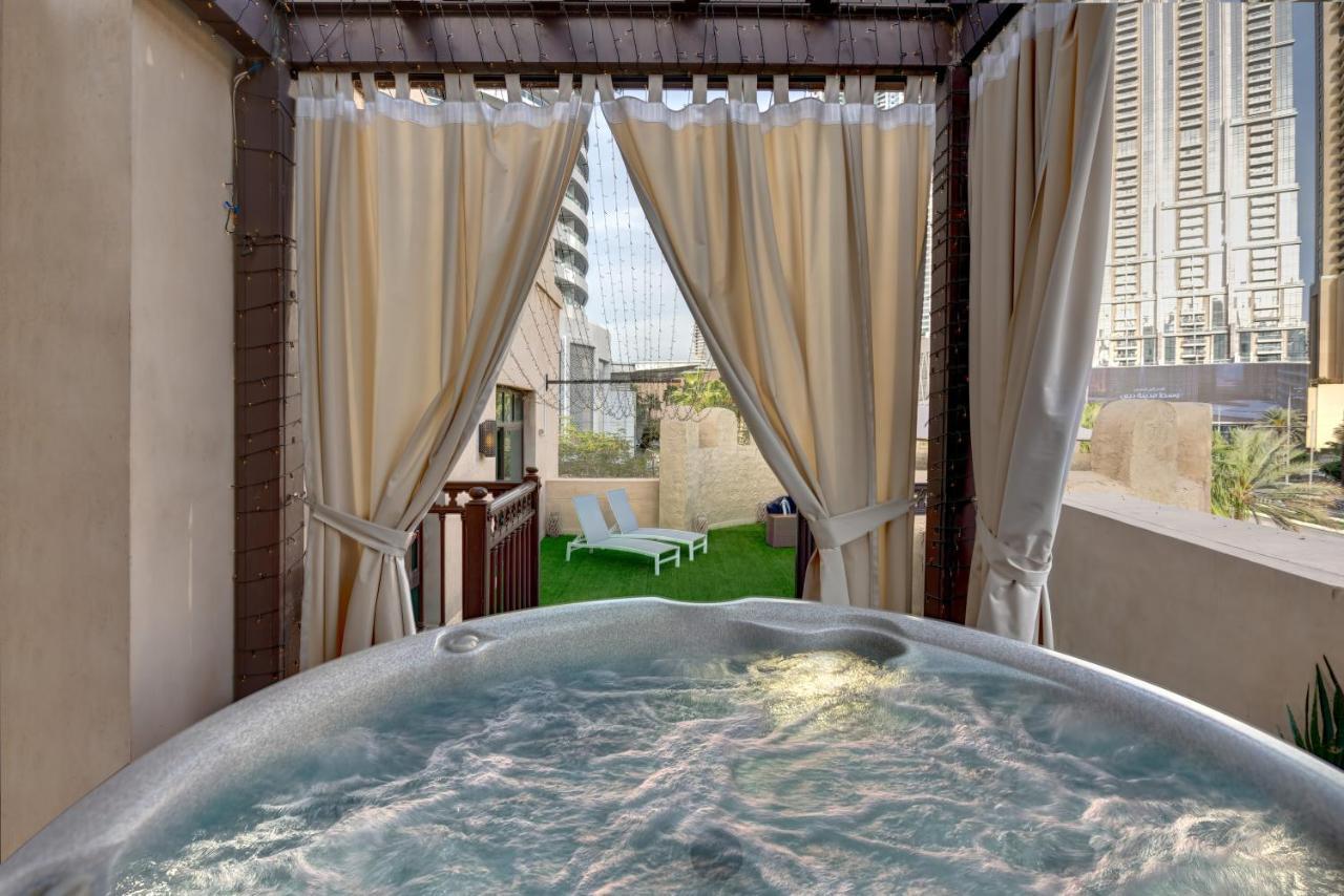 Durrani Homes - Unique Garden Apt At Souk Al Bahar Besides Dubai Mall & Burjkhalifa With Private Jaccuzi المظهر الخارجي الصورة