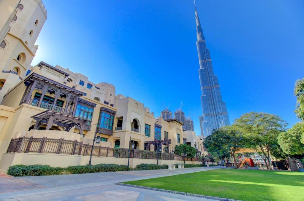 Durrani Homes - Unique Garden Apt At Souk Al Bahar Besides Dubai Mall & Burjkhalifa With Private Jaccuzi المظهر الخارجي الصورة